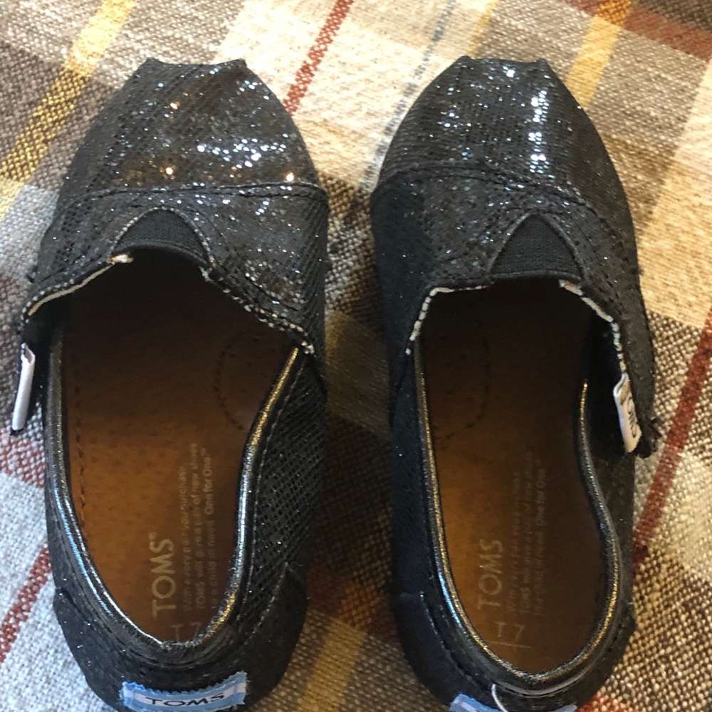 Girls Toms shoes